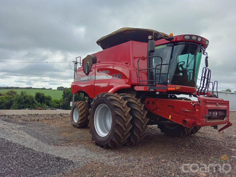 Foto 5 - Colheitadeira Case 7230 ano 2017